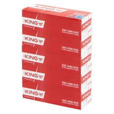Gebinde Hülsen The King King Size 200. Fünf rot-weiße Packungen mit roter King Aufschrift und Krone.