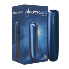 Ploom Tabakerhitzer Aura Navy Blue. Blaues schmales Gerät mit blauer Verpackung und Ploom Aura Aufschrift.