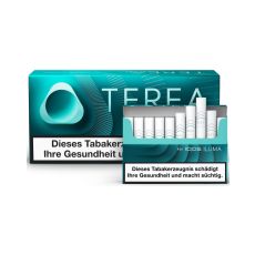 Stange Tabaksticks IQOS Terea Turqouise. Große blau-türkise Packung mit Tabaksticks im Vordergrund. 