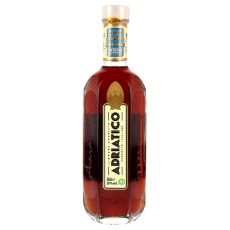 Adriatico Amaretto Roasted Almonds Likör 50cl. Flasche mit rostbraunem Inhalt und schwarz-weißem Etikett mit Adriatico Auschrift und goldenem Symbol.