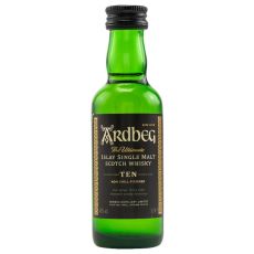 Ardbeg Ten Islay Single Malt Whisky Miniatur. Kleine grüne Flasche mit schwarzem Etikett und beiger Ardbeg Aufschrift.