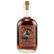 Bud Spencer The Legend Feuerwasser Likör. Klare Flasche mit tiefbernsteinfarbendem Inhalt und rot-goldendem Etikett mit weißer Bud Spencer The Legend Aufschrift.
