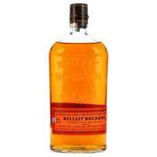 Bulleit Bourbon Frontier Whiskey. Flasche mit goldenfarbendem Inhalt, oranges Etikett mit schwarze Bulleit Bourbon Aufschrift.