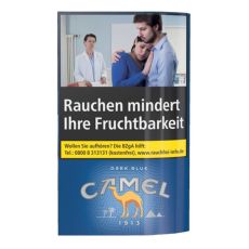 Pouch Tabak Camel Dark Blue. Dunkelblaues Päckchen mit grau-brauner Camel Aufschrift und braunes Dromedar.