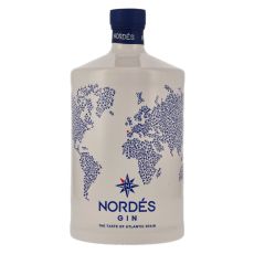 Nordes Atlantic Galician Gin 1l. Große weiß-blaue Keramikflasche mit blauer Nordes Gin Aufschrift und Kompass-Abbildung.