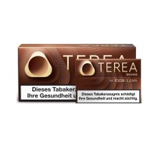 Stange Tabaksticks IQOS Terea Bronze. Große dunkelbraune Packungen mit Tabaksticks im Vordergrund. 