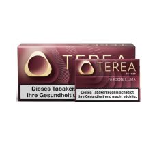 Stange Tabaksticks IQOS Terea Russet. Große weinrote Packung mit goldener Terea Aufschrift und offene Packung im Vordergrund.