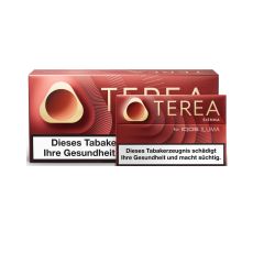 Stange Tabaksticks IQOS Terea Sienna. Rotbraune Packungen mit Tabaksticks im Vordergrund. 