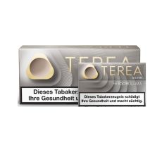Stange Tabaksticks IQOS Terea Silver. Große silberne Packung mit Tabaksticks im Vordergrund. 