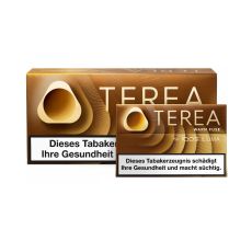 Stange Tabaksticks IQOS Terea Warm Fuse. Große okerbraune Packungen mit Tabaksticks im Vordergrund. 