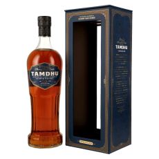Tamdhu 15 Jahre Single Malt Whisky. Flasche mit bernsteinfarbenden Inhalt und blau-goldenem Etikett mit weißer Tamdhu Aufschrift und blauer Geschenkverpackung.