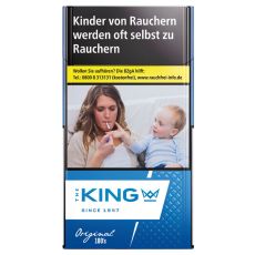 Packung Zigaretten The King Original Blue 100. Schmale blau-weiße Schachtel mit blauer King Aufschrift und Krone.