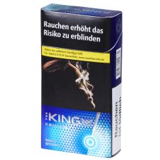 Packung Zigaretten The King Centrio Storm 100. Blau-weiß gemusterte Packung mit weißer King Aufschrift und Krone.