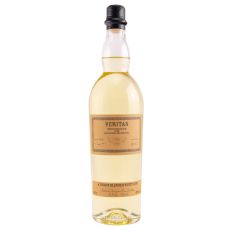 Veritas Foursquare & Hampden White Rum. Durchsichtige Flasche mit weißem Rum mit beigem Etikett mit Veritas Aufschrift.