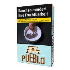 Schachtel Zigaretten Pueblo Blue. Hellblaue Packung mit brauner Pueblo Aufschrift und Warnhinweis.