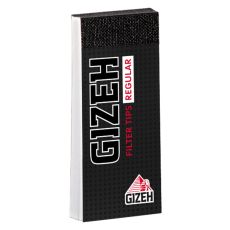 Packung Filter Tips Gizeh Black Regular. Schwarzes Heft mit Gizeh Logo und weiß-rotem Regular Buttom.