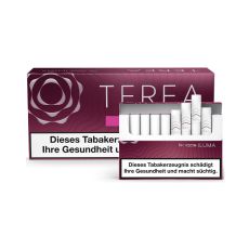 Stange Tabaksticks IQOS Terea Russet 200 Stück. Weinrote Packungen mit Tabaksticks im Vordergrund.