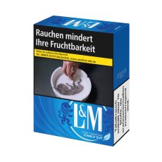 Schachtel L&M Zigaretten blau 2Xl. Blaue Packung mit weißem L&M Logo und Löwen.