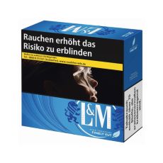 Schachtel Zigaretten L&M blau 6XL. Große blaue Packung mit Löwen und weißem L&M Logo.