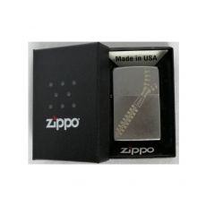 Schachtel Zippo Feuerzeug Zipper Chrome Brushed. Schwarze Box mit Feuerzeug und Zippo Logo.