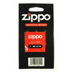 Packung Zippo Genuine Wicks Docht. Schwarze Packung mit weiß-rotem Zippo Logo.